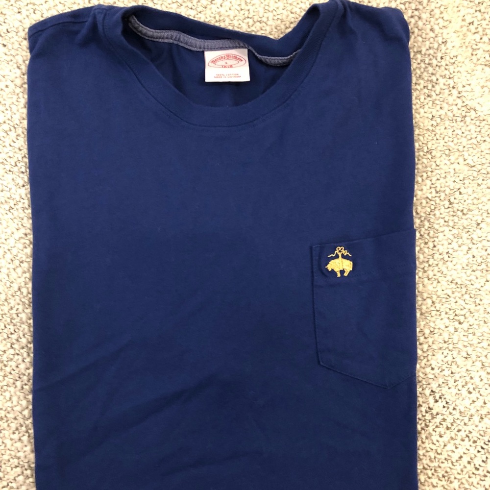 Brooks brothers T-shirt pocket w/ logo